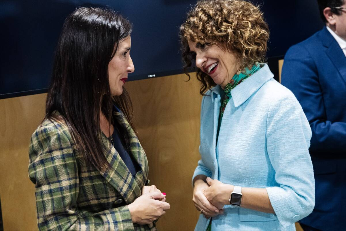 La consellera Ruth Merino y la ministra María Jesús Montero, el pasado lunes en el FF. Foto: CARLOS LUJÁN/EP