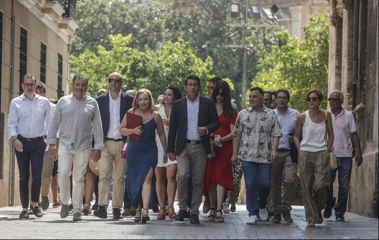 Rodríguez y su equipo de Ens Uneix el día de constitución de la Diputación. Foto: EP/Rober Solsona